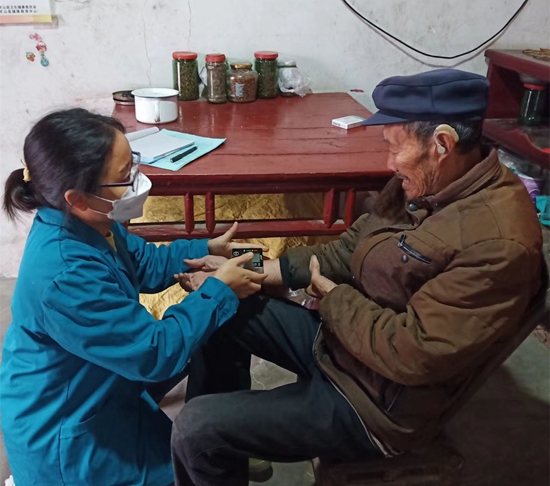 ​罗山县庙仙乡：“家庭医生”健康服务送上门