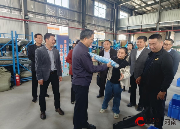 ​驻马店市总工会领导到西平县专探乡水泉汪村渔网渔具产业园区调研指导工作