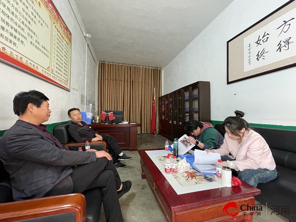 ​西平县教育局副局长卢胜涛一行到二郎小学检查指导红色文化进校园工作