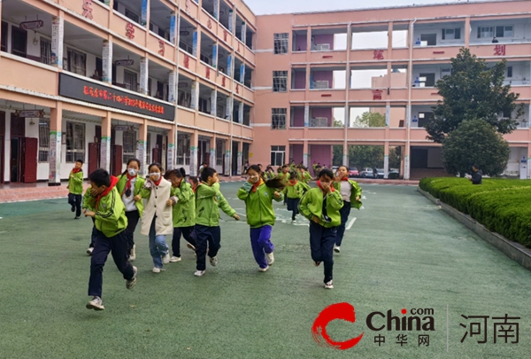 驻马店市第二十四小学开展消防安全应急演练活动