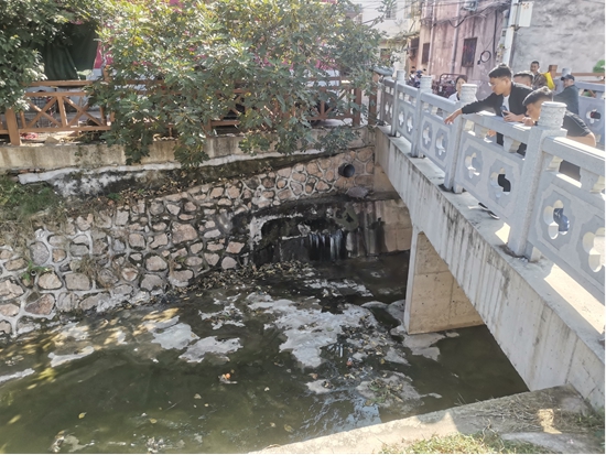 当前快播：​信阳市羊山新区城管局：持续整治黑臭水体 实现河清岸绿景美