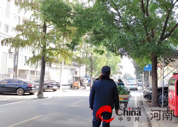 取缔“马路市场” 驻马店开发区城市管理局开展校园周边占道经营专项整治