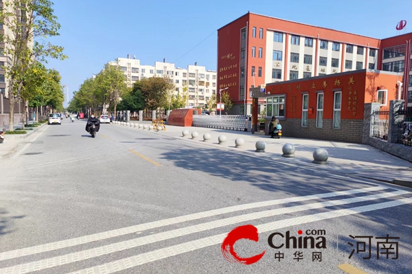 取缔“马路市场” 驻马店开发区城市管理局开展校园周边占道经营专项整治