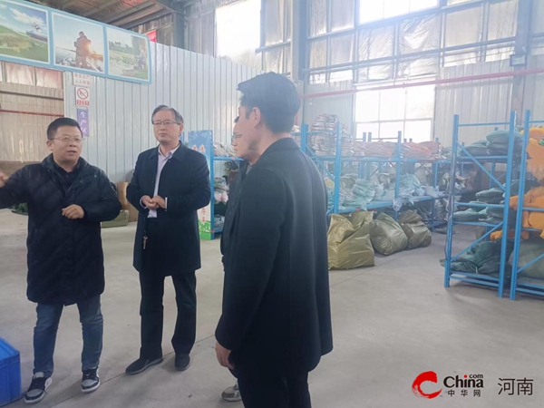 ​上海韵达总部主要负责人到西平县专探乡水泉汪村调研韵达快递