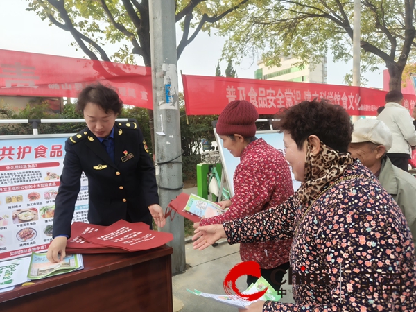 食以安为先 确山县城管局开展食品安全周宣传活动