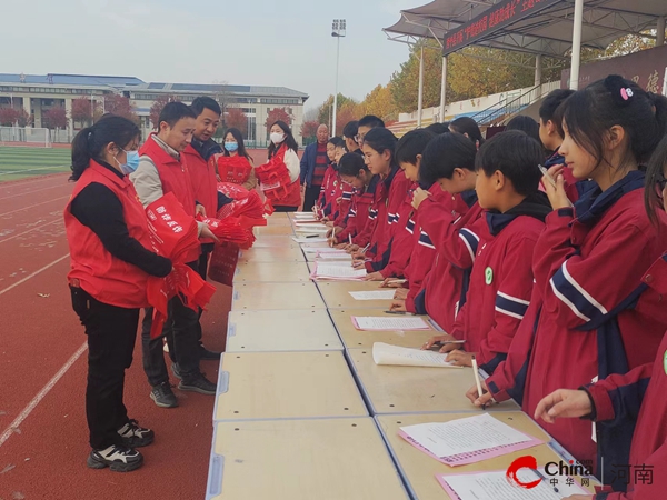 ​西平县柏苑街道开展“反诈普法进校园 护航青春共成长”宣传教育活动