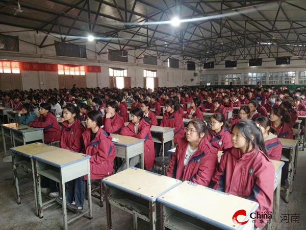 ​西平县金刚初级中学举行法治报告会