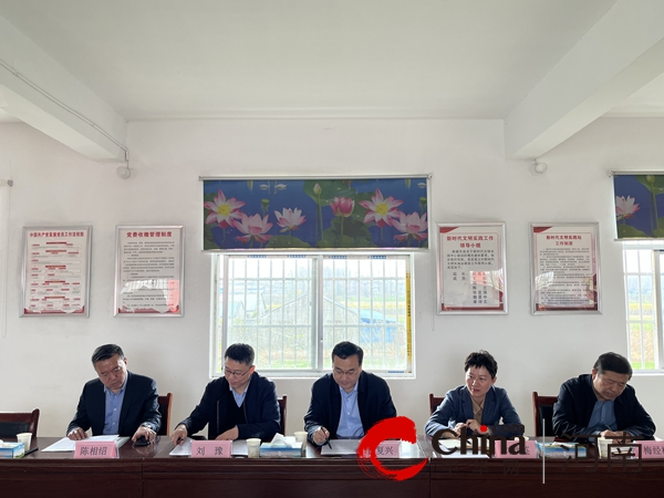 中国农业银行驻马店分行与张庙村签订定点帮扶合作共建协议
