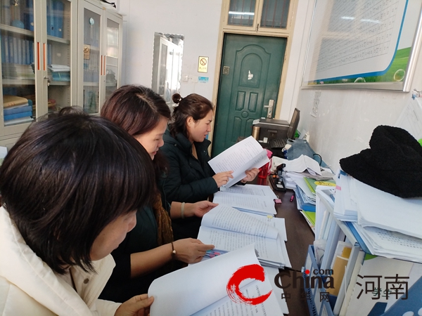 以文引路 促思践行——驻马店市第十二小学开展教育教学论文交流评选活动