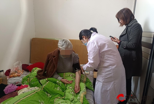 西平县盆尧镇卫生院积极开展家庭病床服务暨上门老年人体检工作