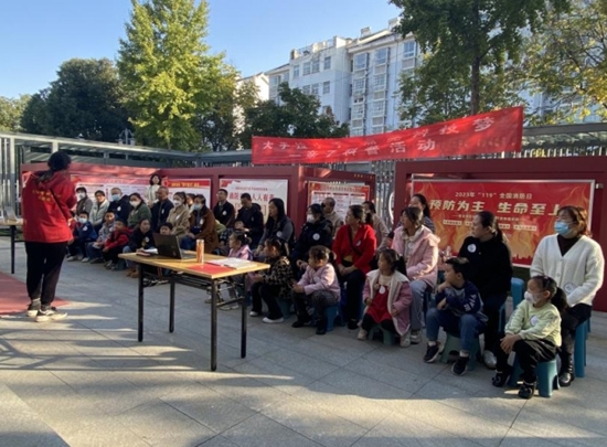 世界速递！​大手拉小手 点亮科技梦 信阳市科技馆开展亲子科普活动
