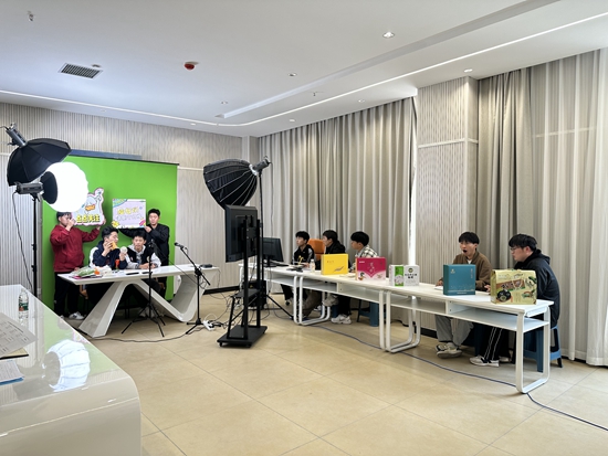 ​信阳市羊山新区：校企合作  助力电商发展