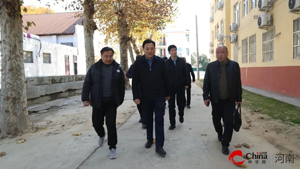 ​西平县县长侯公涛一行到杨庄乡调研教育提升工作