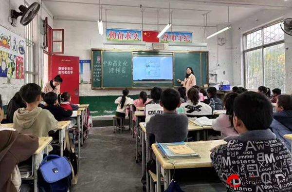 ​西平县芦庙中心小学开展“中医药文化进校园”活动