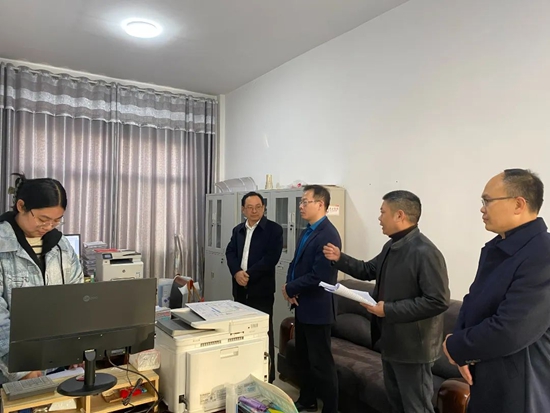 ​商城县委常委、政法委书记高东到道交一体化处理中心调研指导工作