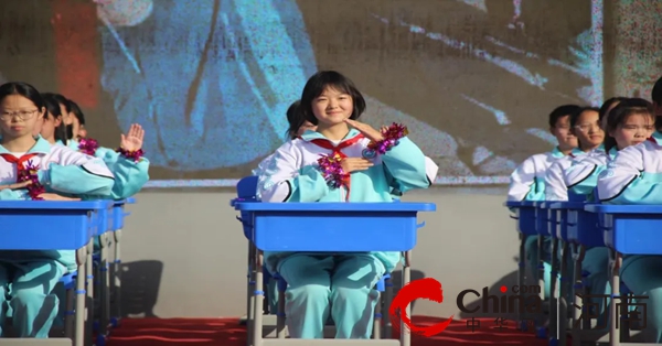 律动课桌舞 飞扬绽青春——驻马店市第四中学举行2023年课桌舞活动