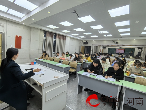 诗意初冬情怀不减 不懈教研拾级而上——驻马店市第十二小学开展《巧色创意情境 赋能趣味课堂》专题讲座