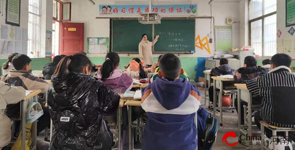 ​西平县权寨老温小学开展“宪法进校园”主题教育活动