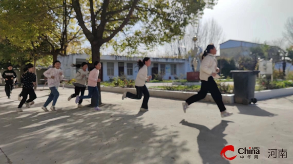 ​西平县二郎万庄小学举行趣味运动会