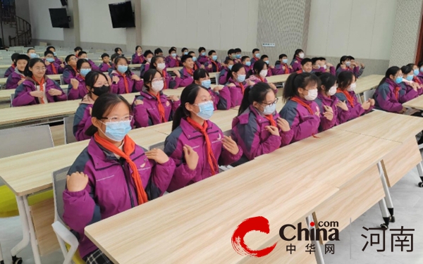 让自信的光芒照亮前进的路 驻马店市第二十五小学举行心理健康教育讲座