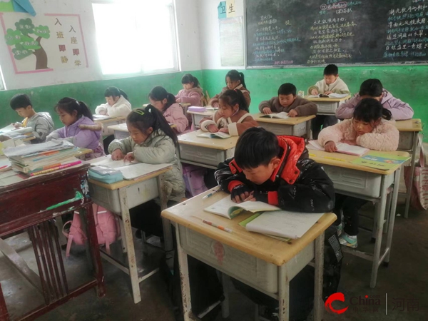 西平县重渠汪庄小学开展“书溢童年 香满校园”读书活动