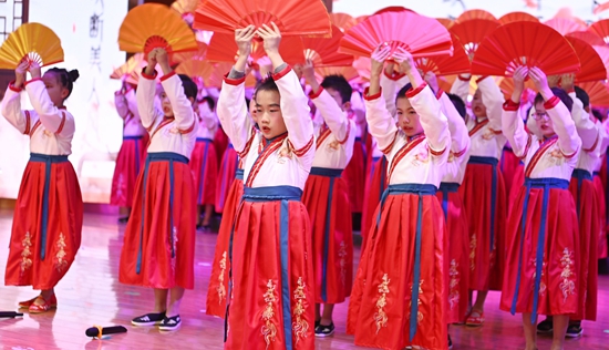​新县：诵读中华经典 浸润书香校园