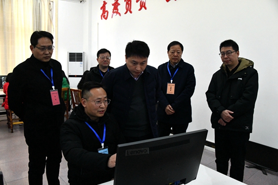 ​张胜利一行巡视2022级普通高中学业水平考试工作