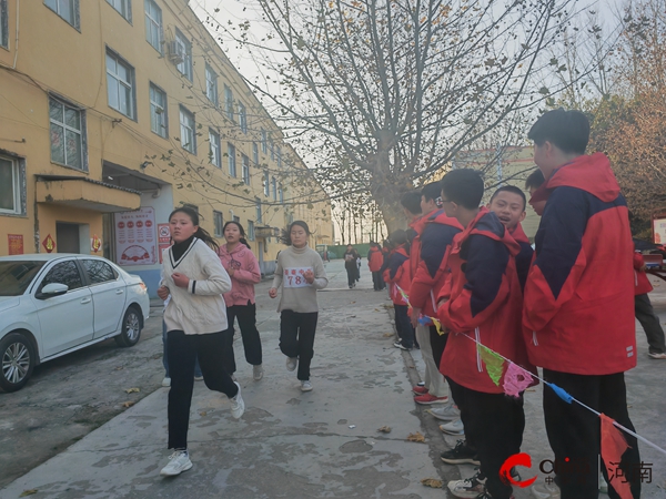 ​西平县蔡寨初级中学隆重举行冬季长跑运动会