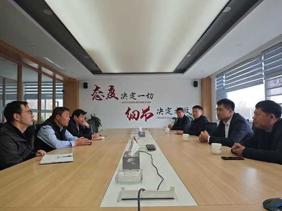 王亚一行深入信阳高新区明港园区调研重点企业