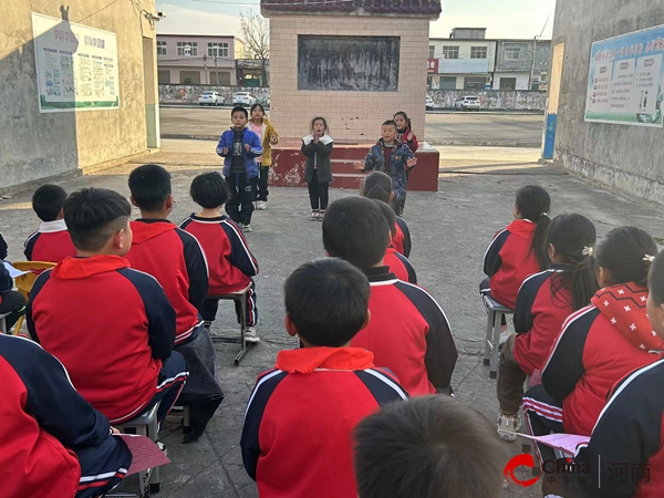 ​西平县权寨苗张小学举行“宪法进校园 法治育新芽”诵读比赛活动