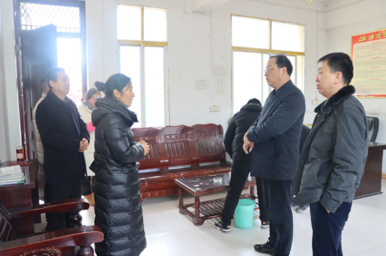 南阳宛城区法院：慰问驻村第一书记 助推乡村振兴