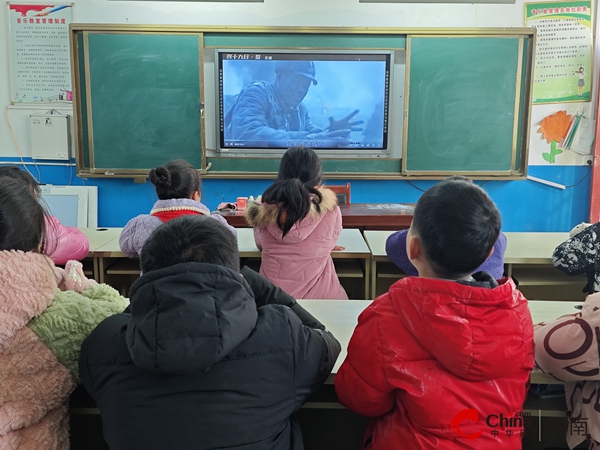 ​西平县焦庄郝庄小学开展“勿忘国耻 强我中华”国家公祭日主题晨会