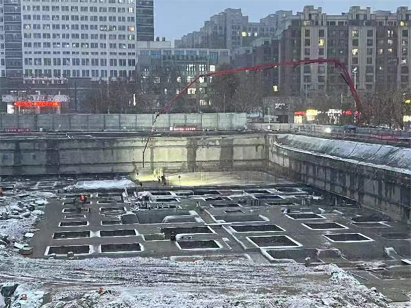 中建五局周口项目工地斗严寒战风雪 全力以赴保工期