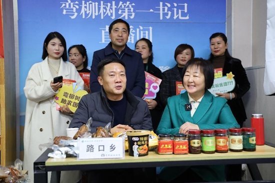 全球焦点！​息县路口乡弯柳树村特色产品线上直播“走出去”
