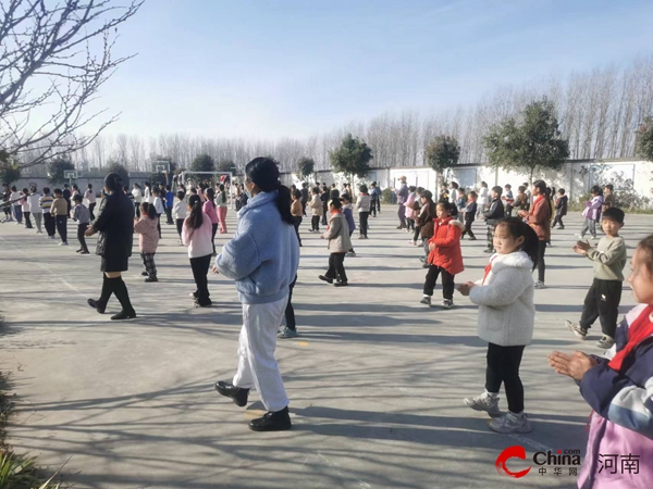 快报：​西平县二铺小学开展“阳光大课间”活动