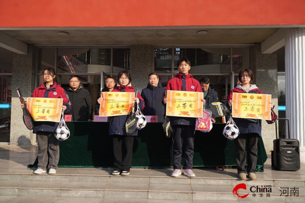 ​凝“绳”聚力 “燃”我青春——西平县杨庄高级中学举行“迎元旦”拔河比赛