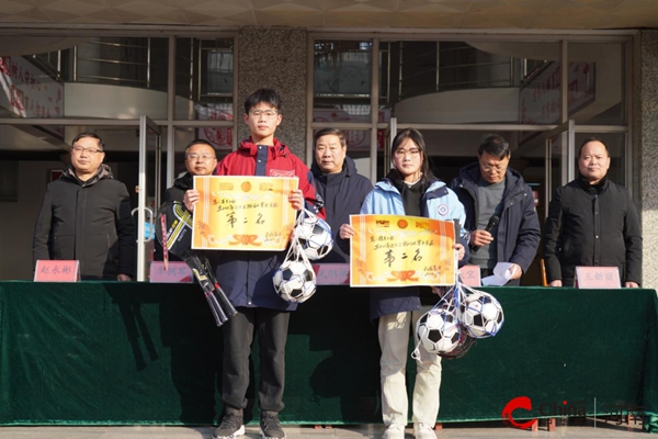 ​凝“绳”聚力 “燃”我青春——西平县杨庄高级中学举行“迎元旦”拔河比赛