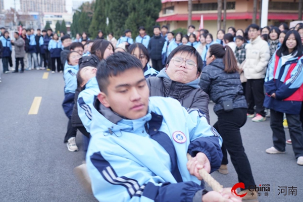 ​凝“绳”聚力 “燃”我青春——西平县杨庄高级中学举行“迎元旦”拔河比赛