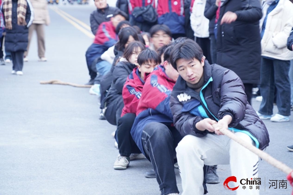 ​凝“绳”聚力 “燃”我青春——西平县杨庄高级中学举行“迎元旦”拔河比赛