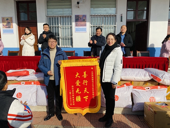 ​固始县特殊教育学校：爱心企业进校园捐赠物资暖童心