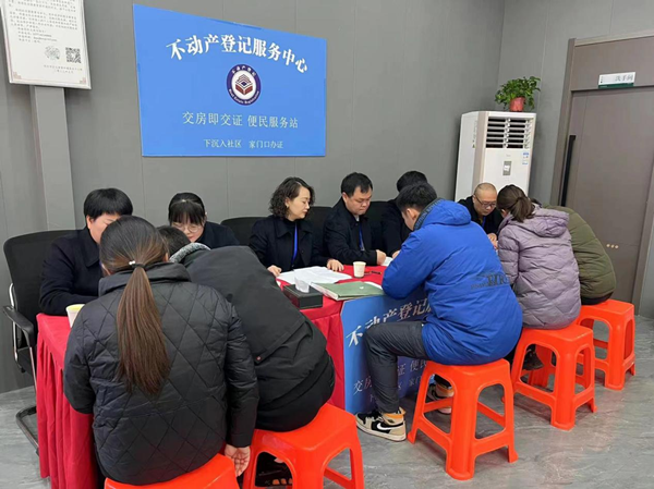 邓州市自然资源和规划局：不动产登记现场办公 助营商环境优化提升