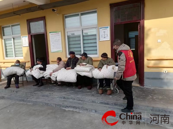 驻马店市驿城区水屯镇：暖衣御严寒 情满敬老院