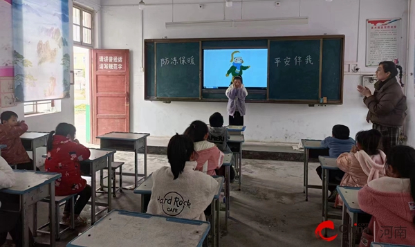 ​西平县重渠乡李庄小学：防冻保暖 平安伴我