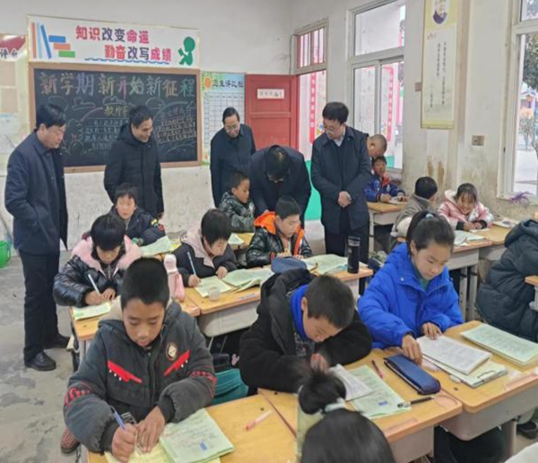 邓州市教体局领导莅临文渠镇视导检查工作