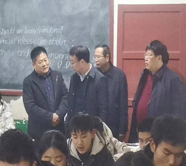 邓州市教体局领导莅临文渠镇视导检查工作