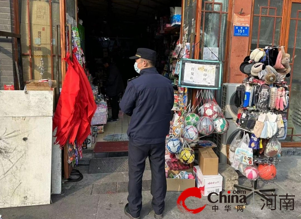 扮靓城市显担当 驻马店开发区城市管理局开展节前整治工作