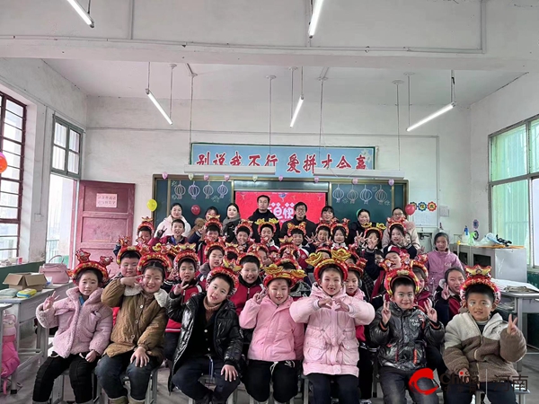 ​西平县权寨秦庄小学举行2024年元旦文艺汇演活动