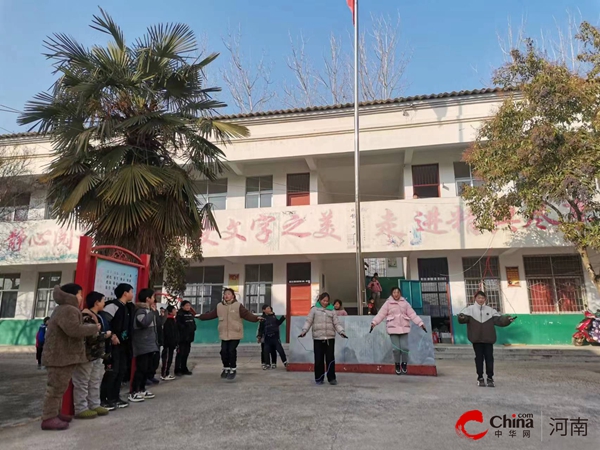 ​西平县重渠南徐小学举行“我爱跳绳 跳出健康”跳绳比赛活动