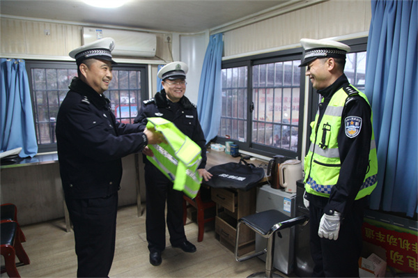 商丘市公安局交警支队秩序管理大队到睢县调研指导“冬季行动”开展情况