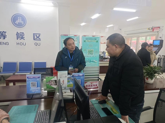 焦点速读：​罗山县开展政务服务社会监督员“进中心 走流程”活动